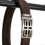 Detailed image of the automatic buckle on men's ratchet belt wholesale products.