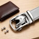 Wholesale Custom Men’s Motorcycle Culture Leather Belt with Helmet Automatic Buckle DC86124 - Image 5